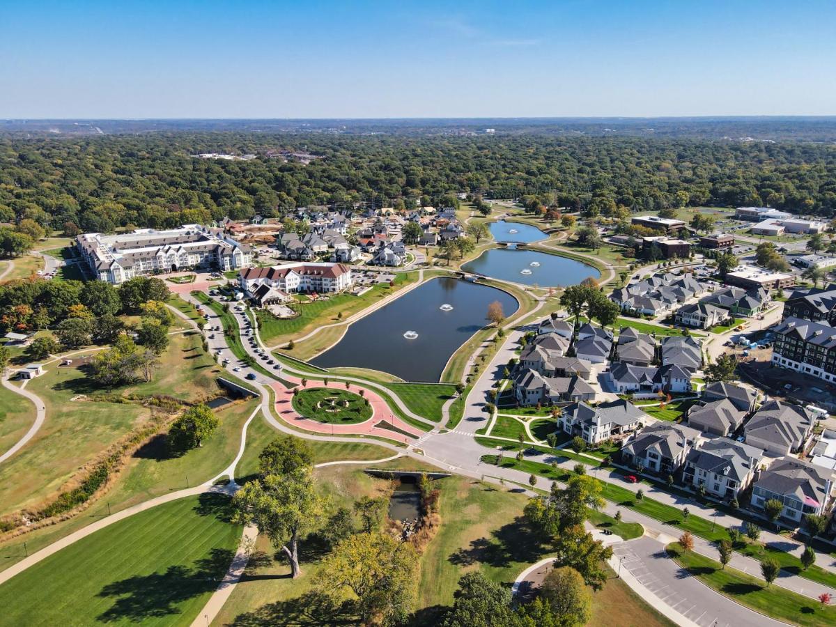 The Inn At Meadowbrook Overland Park Kültér fotó